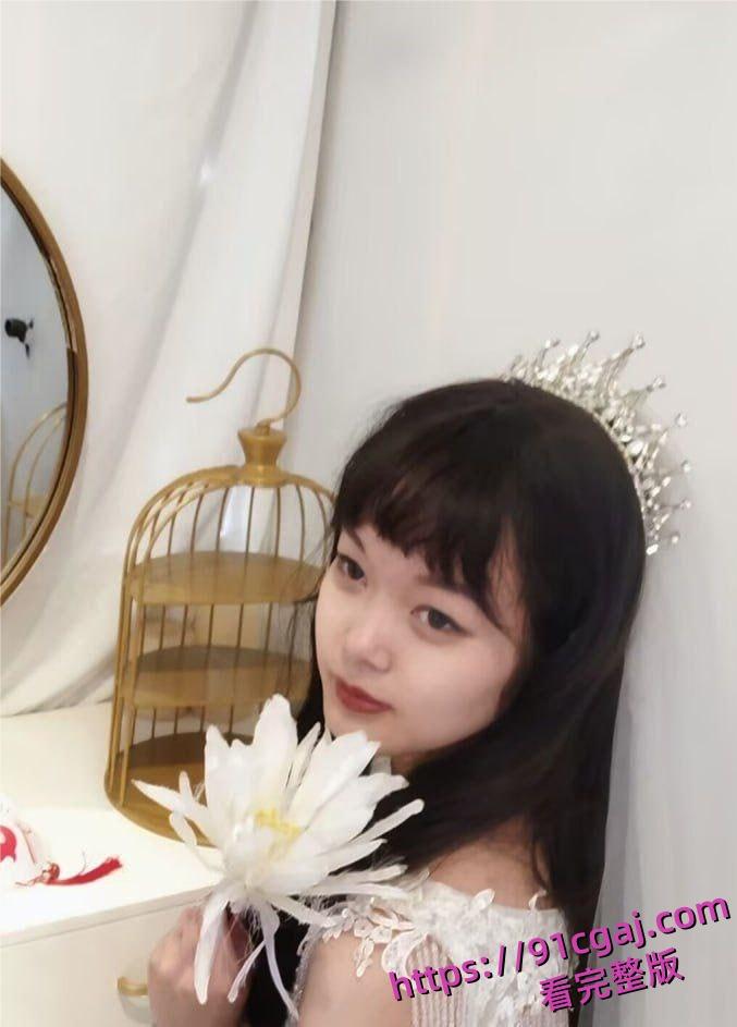 重庆妹子郑福容因急需用钱，借了2000元裸贷，抵押了一段自慰视频。  第10张