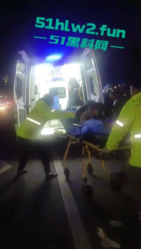 浙江丹州紫竹山庄女子【人兽与狗】性交，狗鸡巴卡阴道里面出不来只能送医救治，社死现场视频。  第6张