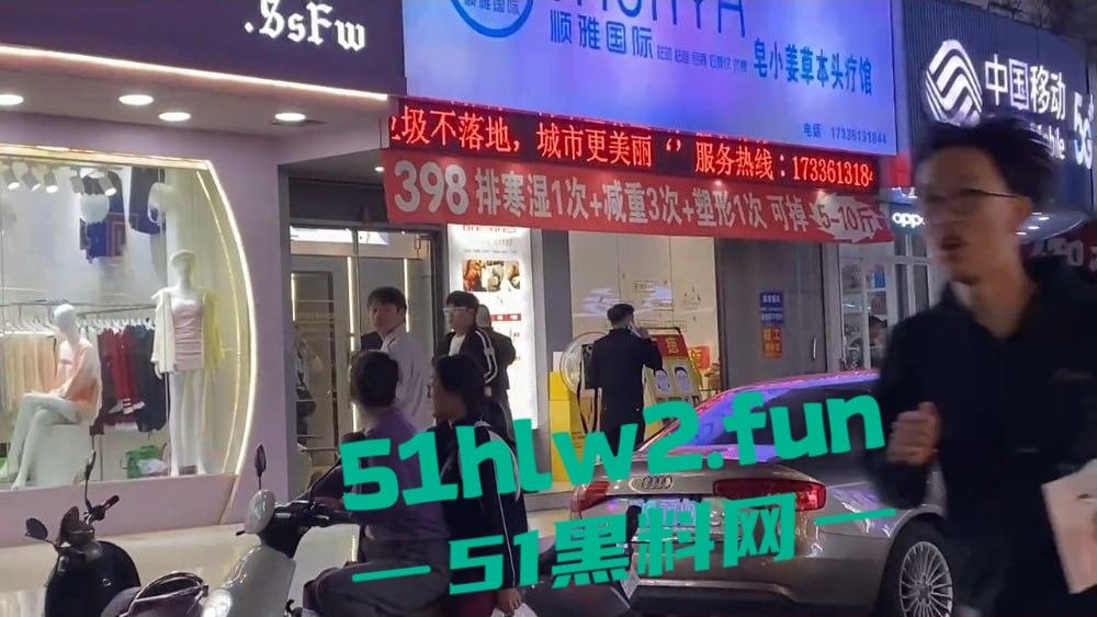 广东揭阳二奶街突发血案,男子美容店内行凶捅店长后自残,警察现场处理成瓜友焦点! 第9张 广东揭阳二奶街突发血案,男子美容店内行凶捅店长后自残,警察现场处理成瓜友焦点! 第9张