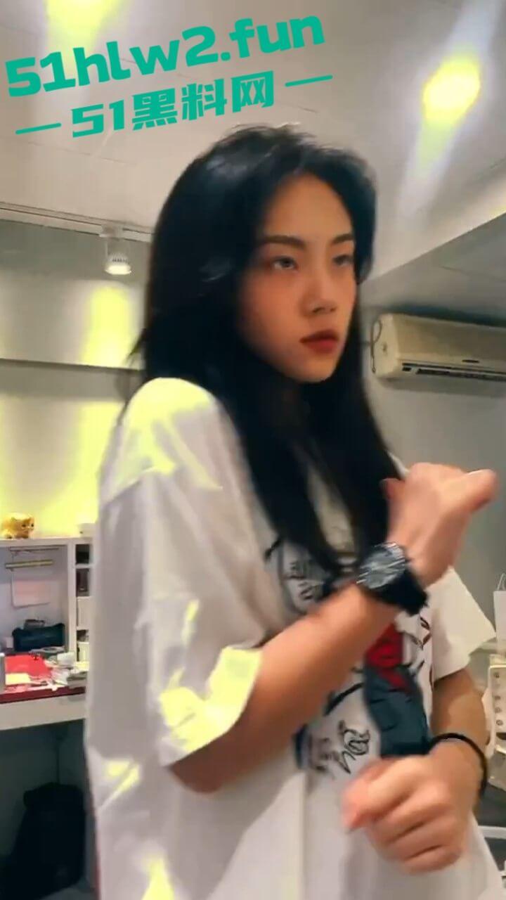 上海戏剧学院系花【王欣彤】绝美颜值学生妹,高挑御姐身材逆天长腿加粉嫩小穴全裸自慰勾引金主求包养。 第1张 上海戏剧学院系花【王欣彤】绝美颜值学生妹,高挑御姐身材逆天长腿加粉嫩小穴全裸自慰勾引金主求包养。 第1张