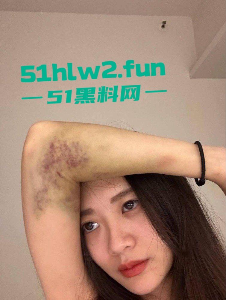 台湾直播主遭一群人拳打脚踢,直播间瞬间变战场,棍子都拿出来了招呼着打,实在是辣眼! 第4张 台湾直播主遭一群人拳打脚踢,直播间瞬间变战场,棍子都拿出来了招呼着打,实在是辣眼! 第4张