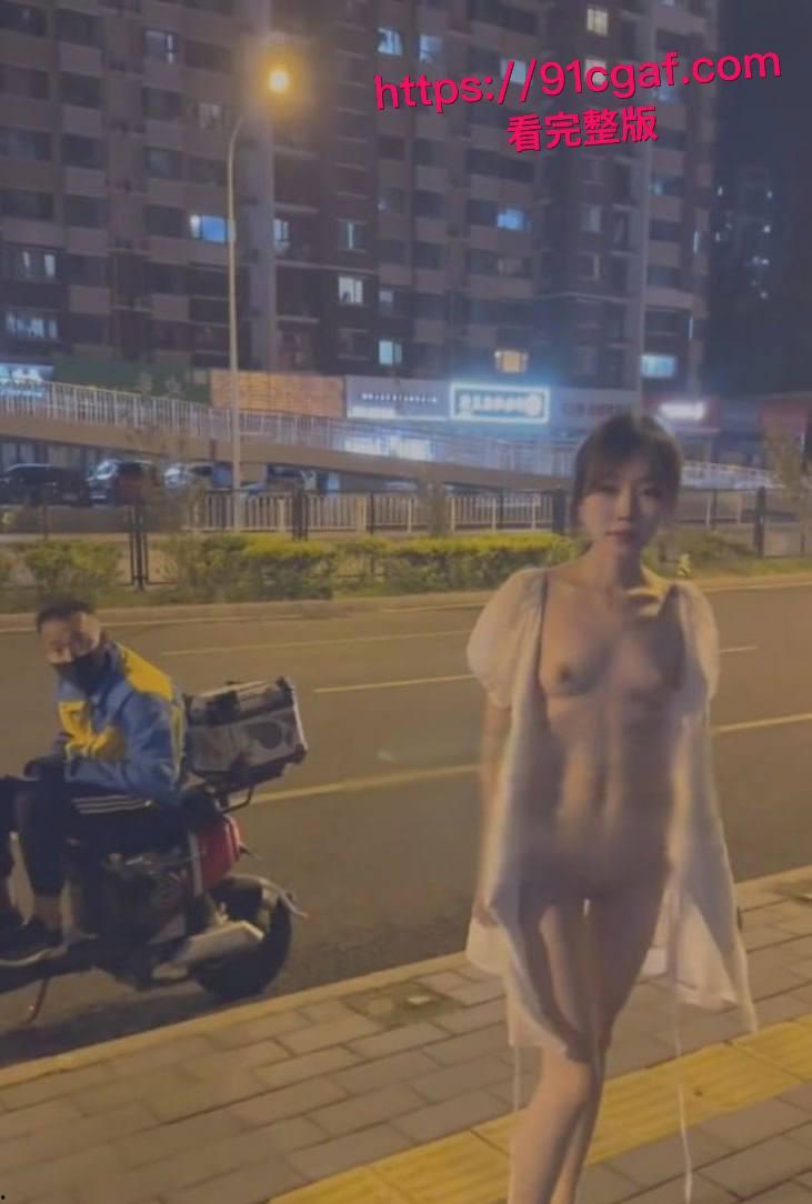 露出界天花板 彤彤乖 最新合集视频 印度阿三面前大胆撩衣露逼 户外大街三点全露 刺激感拉满! 第5张 露出界天花板 彤彤乖 最新合集视频 印度阿三面前大胆撩衣露逼 户外大街三点全露 刺激感拉满! 第5张