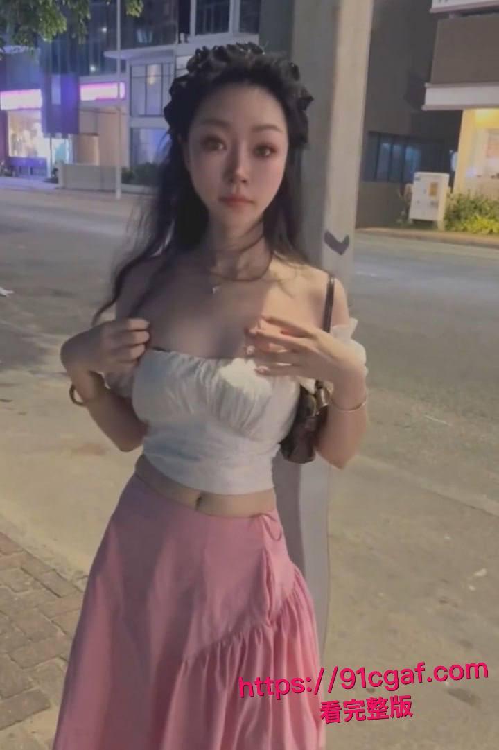 露出界天花板 彤彤乖 最新合集视频 印度阿三面前大胆撩衣露逼 户外大街三点全露 刺激感拉满! 第6张 露出界天花板 彤彤乖 最新合集视频 印度阿三面前大胆撩衣露逼 户外大街三点全露 刺激感拉满! 第6张