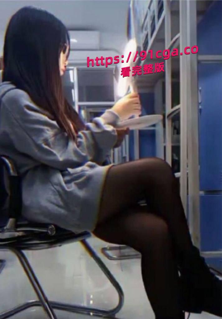 极品幼师于漫 最近是彻底出名了！一堆淫片私拍和裸照被接连爆出，尺度大到炸啊！  第3张