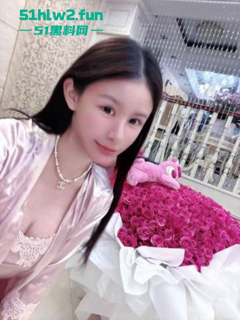 玩大了!抖音女网红【周艺zoyenana】为博眼球开法拉利横冲直撞玩炫富,被警察连人带车一起押走。 第6张 玩大了!抖音女网红【周艺zoyenana】为博眼球开法拉利横冲直撞玩炫富,被警察连人带车一起押走。 第6张