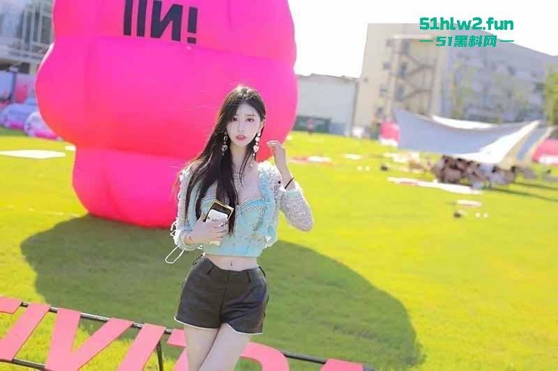 天津外国语大学校花【杨楠】不雅视频流出，极品尤物被金主用独特的操逼方式干到绝望全程呻吟不止。  第4张