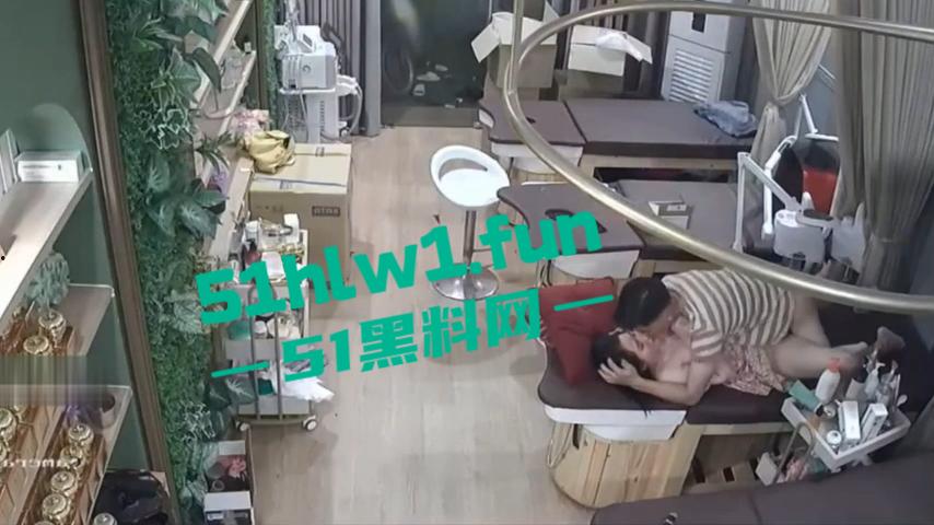美容院大奶老板娘和情夫在店里偷情，丈夫发现后将23分钟完整版监控视频愤怒爆光。  第6张