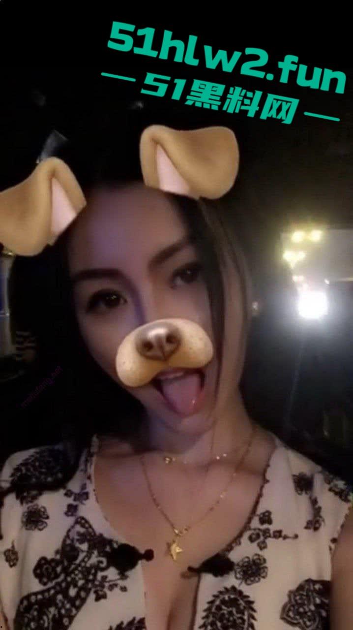 重庆骚人妻【刘霞】裸聊自慰，约炮酒店大战，骚逼掰开还是粉嫩的，就是开口大了点，估计是操多了！  第8张