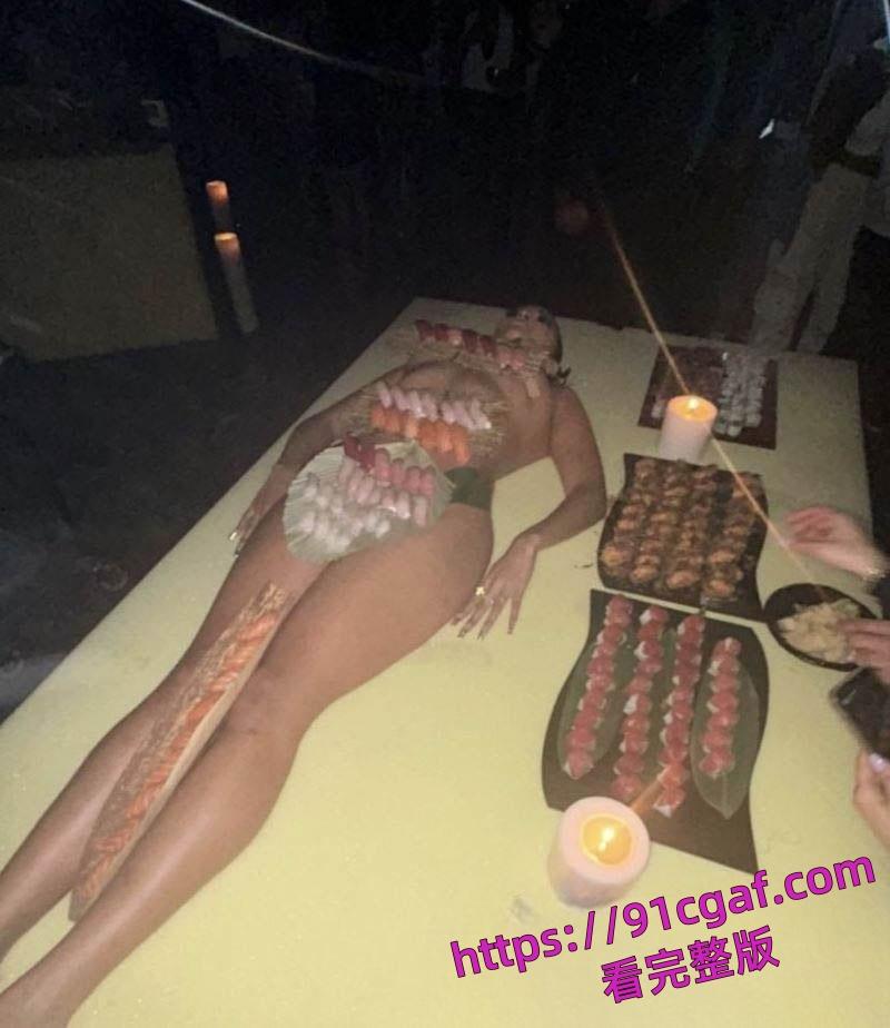 侃爷生日宴带12岁女儿参加人体宴盛会 将女儿献给吹牛老爹场面极度淫乱！  第7张