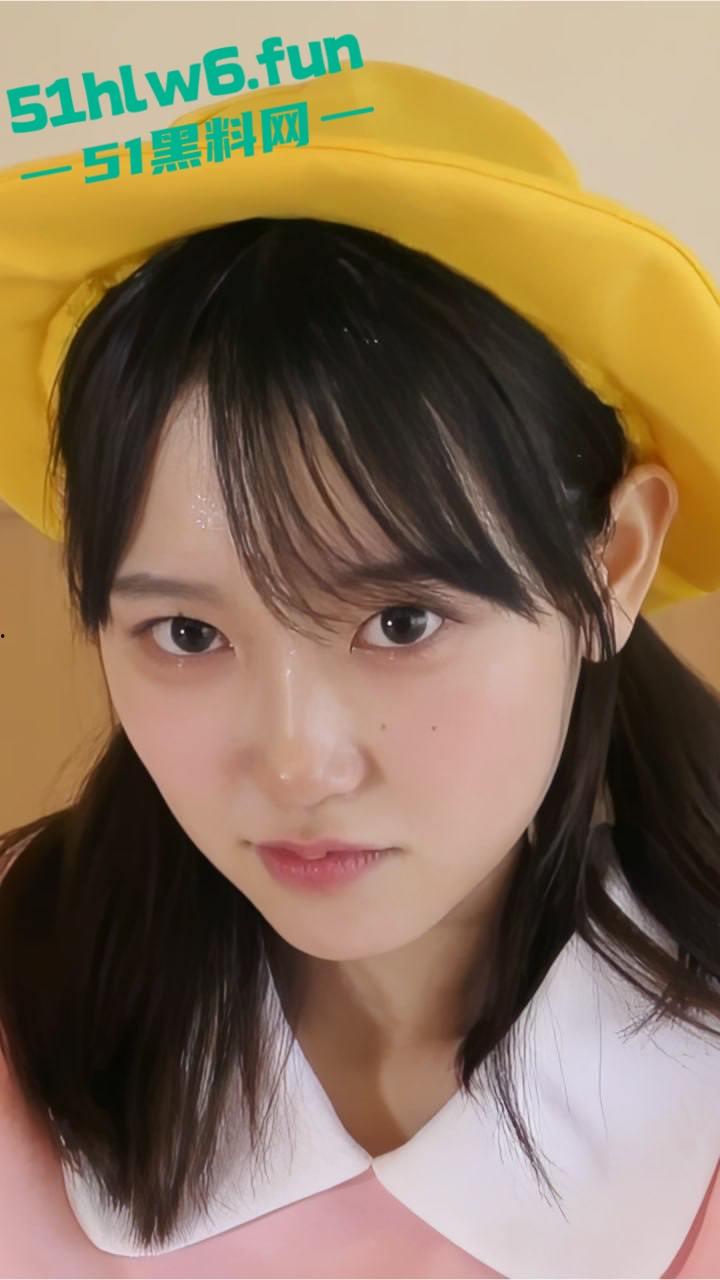 大神勾引清纯邻家小妹，扎双马尾被大神玩弄趴在白嫩的酮体上，暴力抽插小嫩穴，骚货主动迎合超反差。  第5张