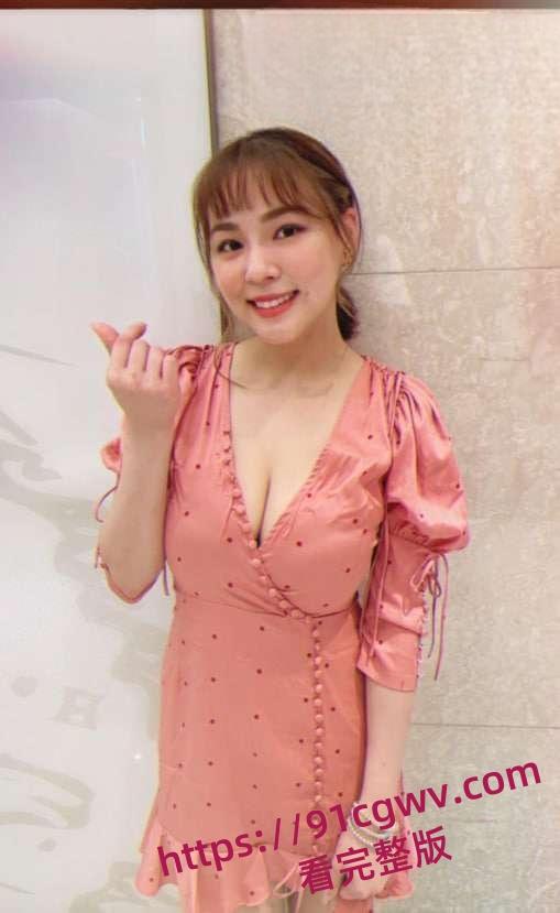 台湾综艺女星G奶熊熊(卓毓彤)性爱影片曝光 吃鸡吧技术真好，不过这个骚逼有点黑了  第3张