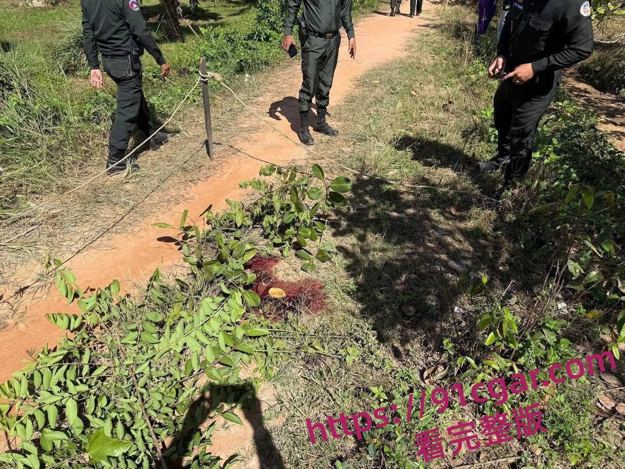 柬埔寨磅湛省灭门惨案 吸毒男子争吵纵火砍人 9死包括5岁女童全家无一生还  第2张