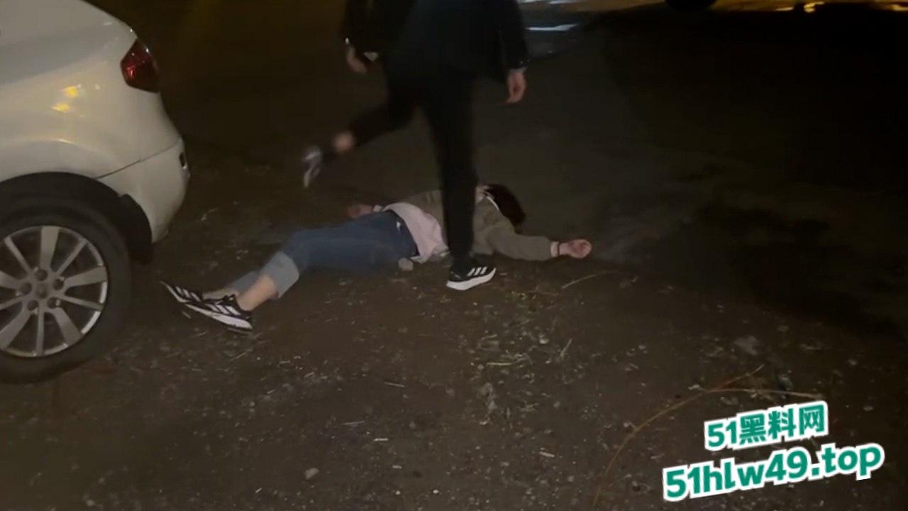 山东鲁B29E0H狗男女野外车震被原配当场抓现行,渣男强护小三暴打原配真不是人 。 第6张 山东鲁B29E0H狗男女野外车震被原配当场抓现行,渣男强护小三暴打原配真不是人 。 第6张