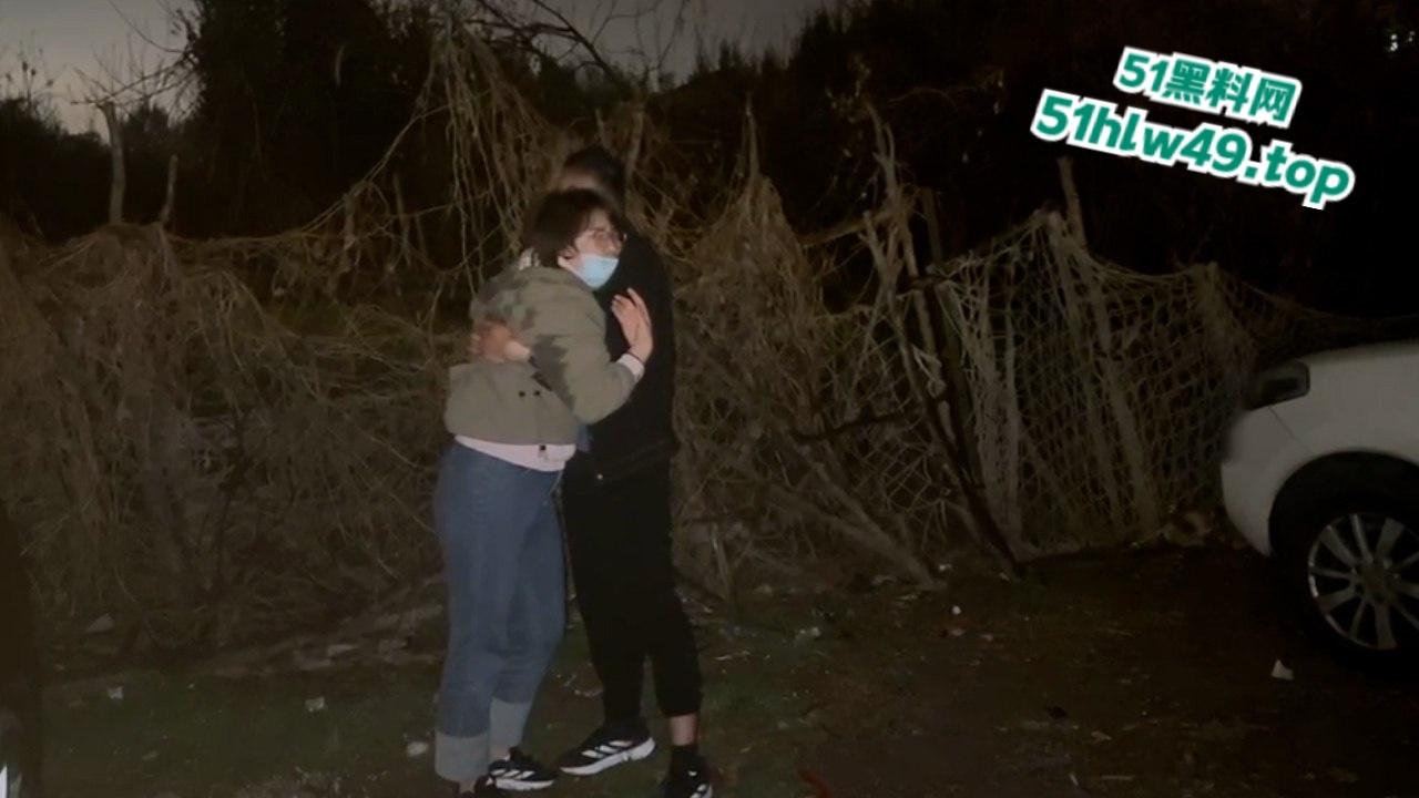 山东鲁B29E0H狗男女野外车震被原配当场抓现行,渣男强护小三暴打原配真不是人 。 第9张 山东鲁B29E0H狗男女野外车震被原配当场抓现行,渣男强护小三暴打原配真不是人 。 第9张