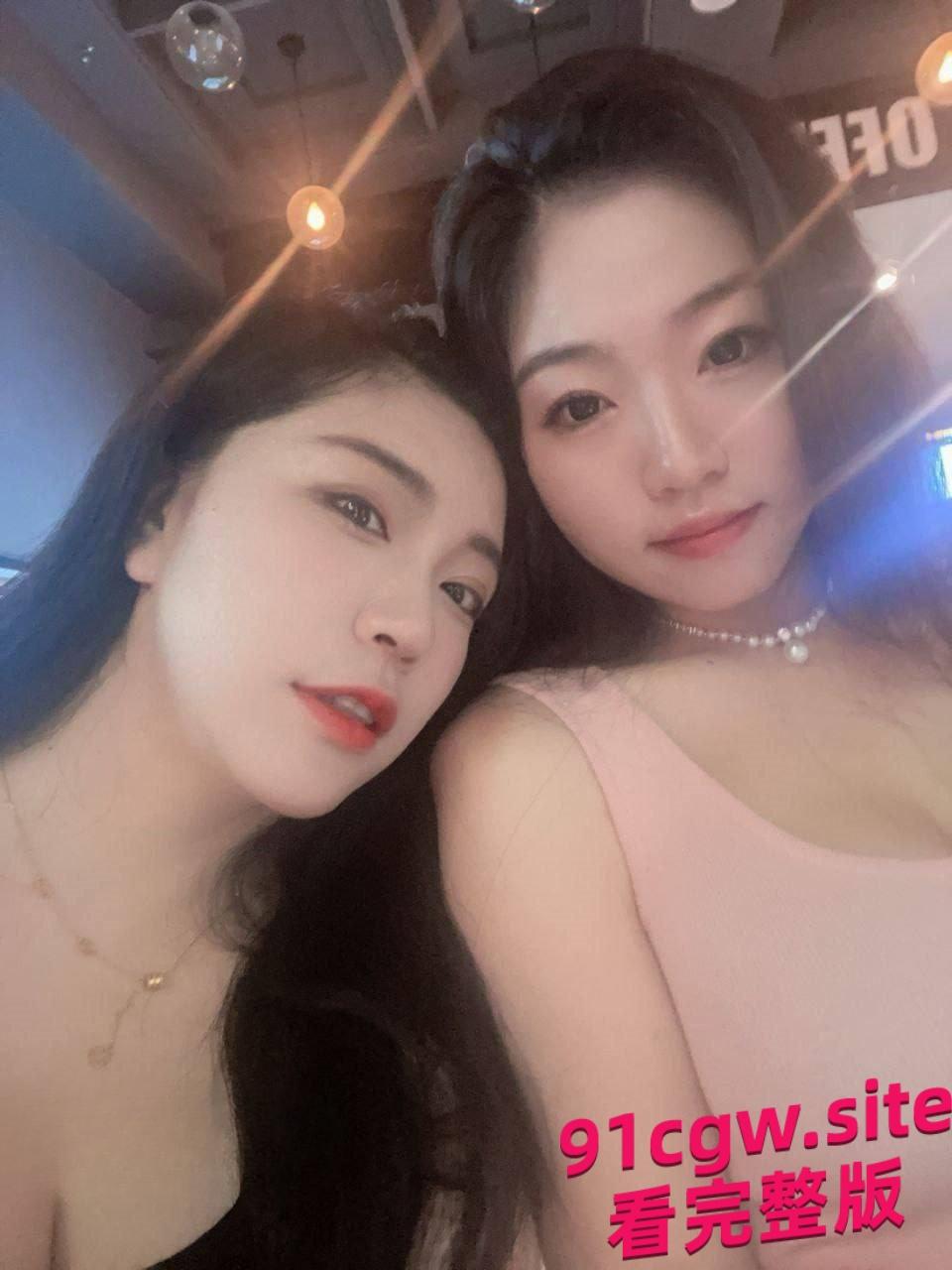 40岁的少儿频道主持和19岁的女儿误导学生一起服侍金主不雅视频曝 第5张 40岁的少儿频道主持和19岁的女儿误导学生一起服侍金主不雅视频曝 第5张