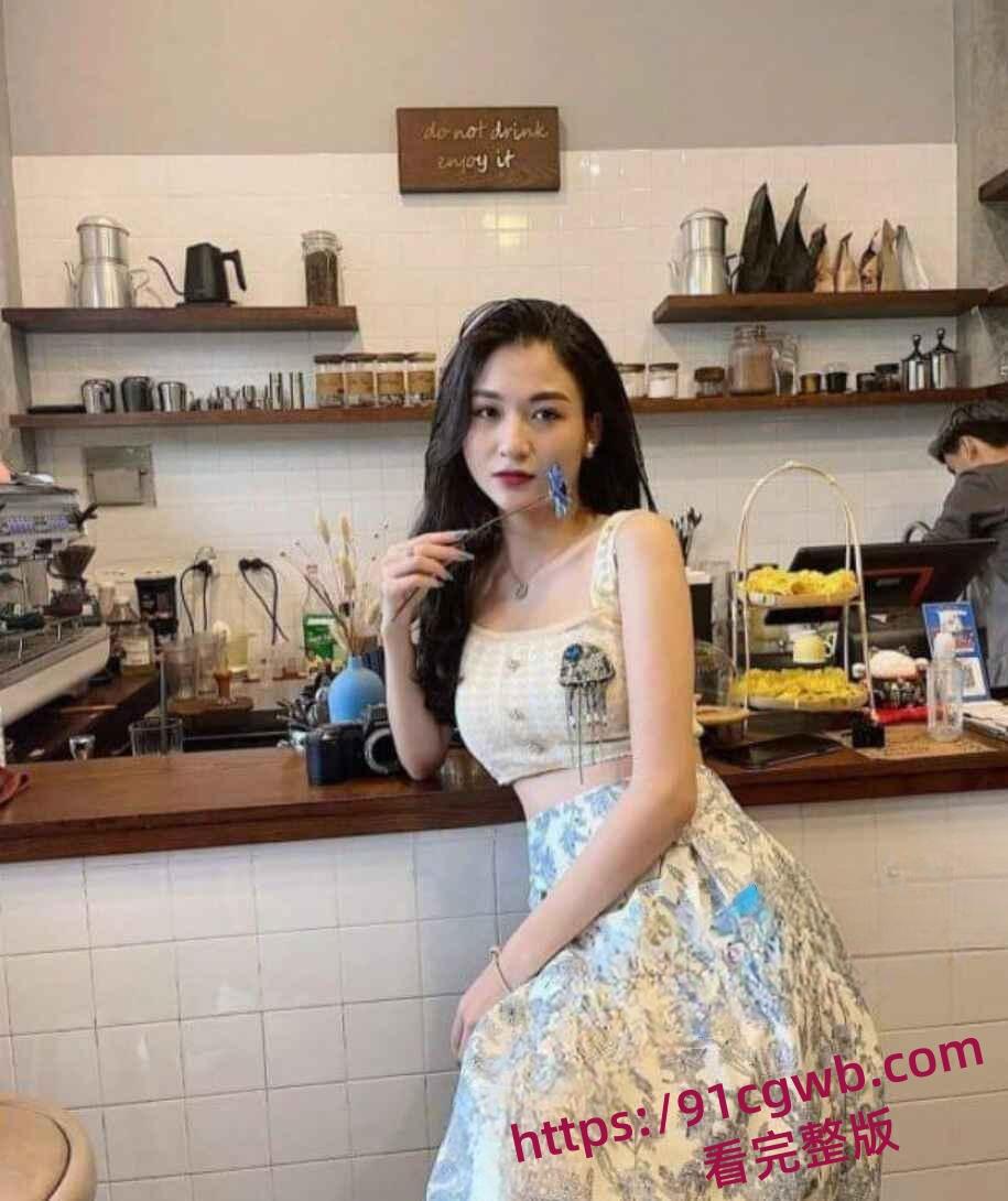 越南影视著名女明星武氏英书酒店浴池激战泄露 美丽佳人背地里如此淫荡不堪!  第2张