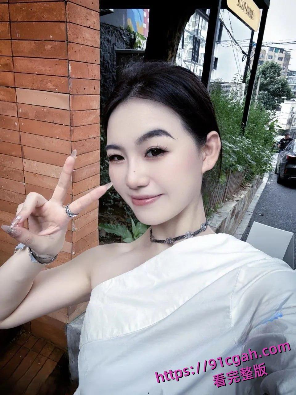 极品巨乳御姐尤物调教成母狗口交毒龙舔脚简直就是资本的玩具  第1张