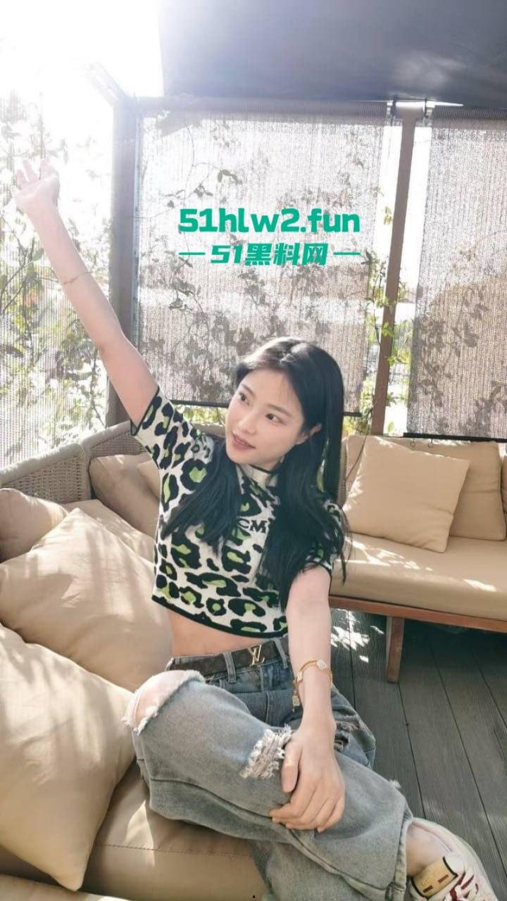 西安音乐学院艺术系学生妹【宋昕宸】汉服cos武媚娘服侍主人 让你感受帝王般的视觉冲击！  第8张