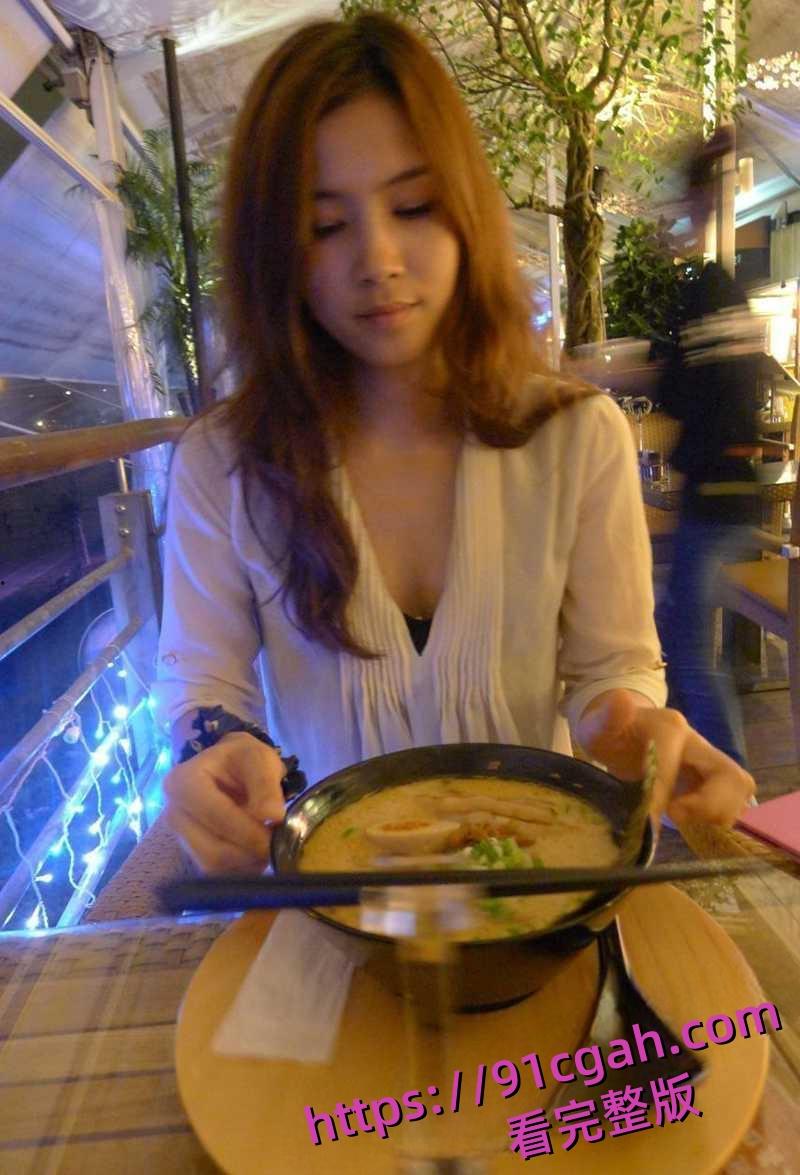 超美人妻背着老公偷情纹身小伙 出轨视频惨遭曝光 淫骚舔屌无套骑乘 全程露脸骚劲十足！  第3张