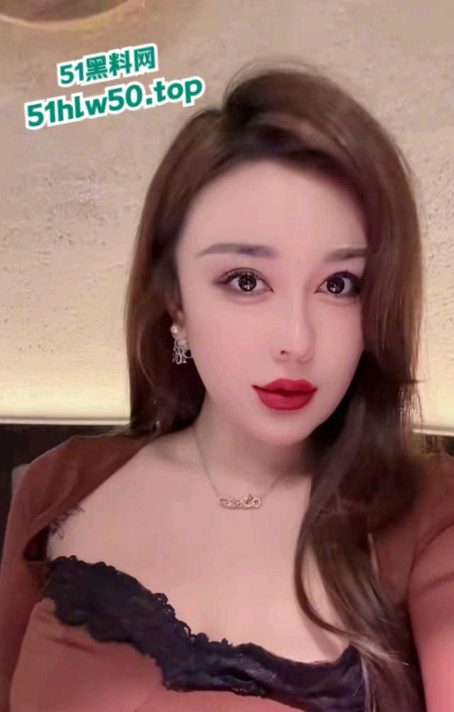 抖音百万大奶少妇网红【大诗瑶】重磅独家露脸福利流出，被金主疯狂抽插内射！  第1张