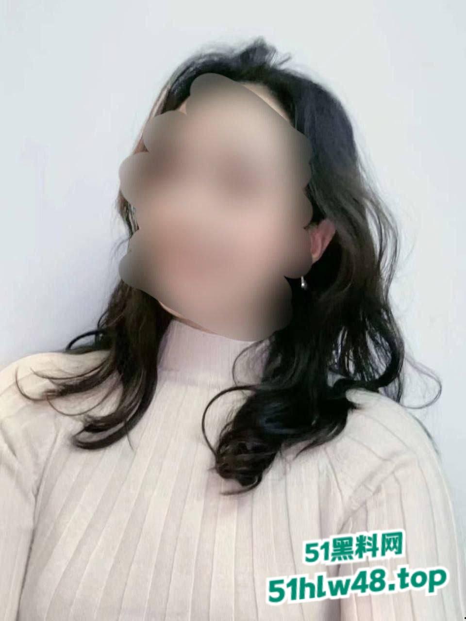 曾经的画室老师集训时一直献殷勤，后来毕业时带去酒吧才成功套路到酒店，婚后还保持着炮友关系发骚就找操！  第5张