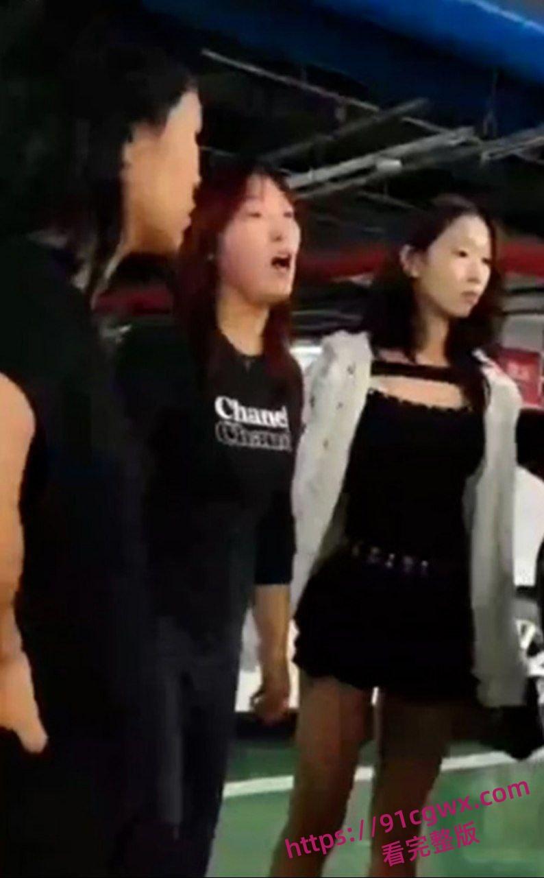 沈阳地下停车场 俩精神小妹约架互殴!头发一拽拳头砸脸 女孩打架比爷们还狠! 第8张 沈阳地下停车场 俩精神小妹约架互殴!头发一拽拳头砸脸 女孩打架比爷们还狠! 第8张