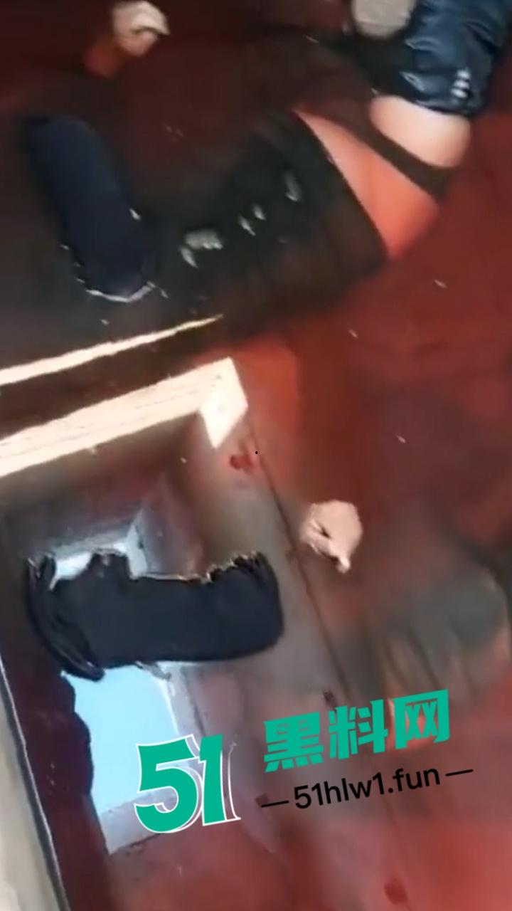 【血腥恐怖慎点】叙利亚惨烈现状沙姆解放组织,在当地肆意杀人视百姓如牛马,人民生活堪比地狱抛尸现场被曝光。 第3张 【血腥恐怖慎点】叙利亚惨烈现状沙姆解放组织,在当地肆意杀人视百姓如牛马,人民生活堪比地狱抛尸现场被曝光。 第3张