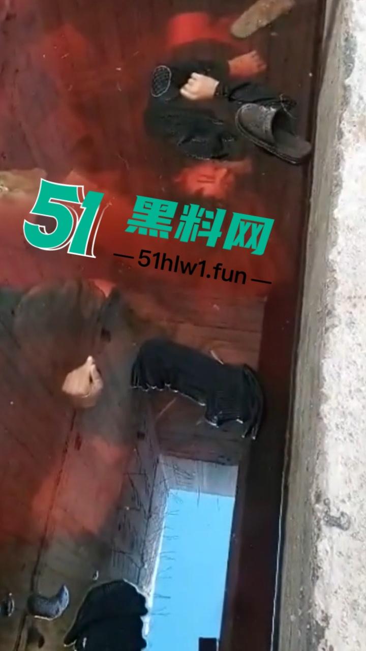 【血腥恐怖慎点】叙利亚惨烈现状沙姆解放组织,在当地肆意杀人视百姓如牛马,人民生活堪比地狱抛尸现场被曝光。 第5张 【血腥恐怖慎点】叙利亚惨烈现状沙姆解放组织,在当地肆意杀人视百姓如牛马,人民生活堪比地狱抛尸现场被曝光。 第5张