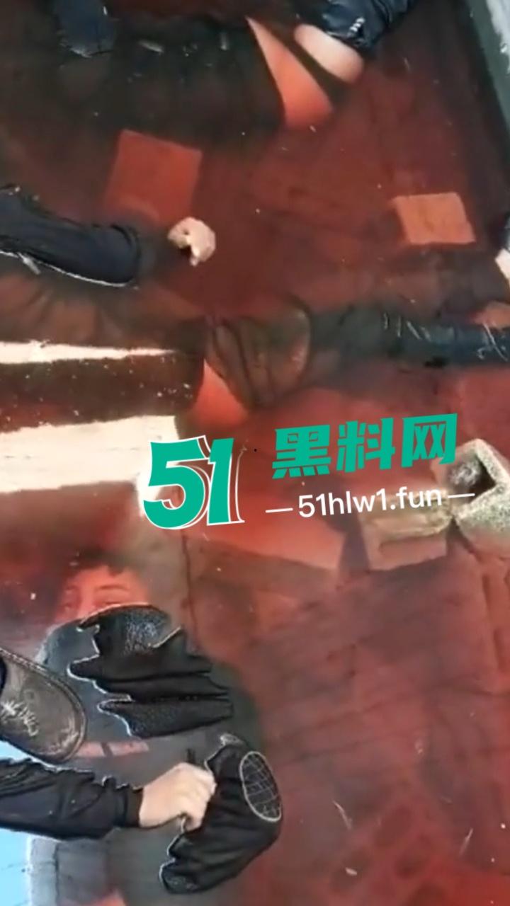 【血腥恐怖慎点】叙利亚惨烈现状沙姆解放组织,在当地肆意杀人视百姓如牛马,人民生活堪比地狱抛尸现场被曝光。 第6张 【血腥恐怖慎点】叙利亚惨烈现状沙姆解放组织,在当地肆意杀人视百姓如牛马,人民生活堪比地狱抛尸现场被曝光。 第6张