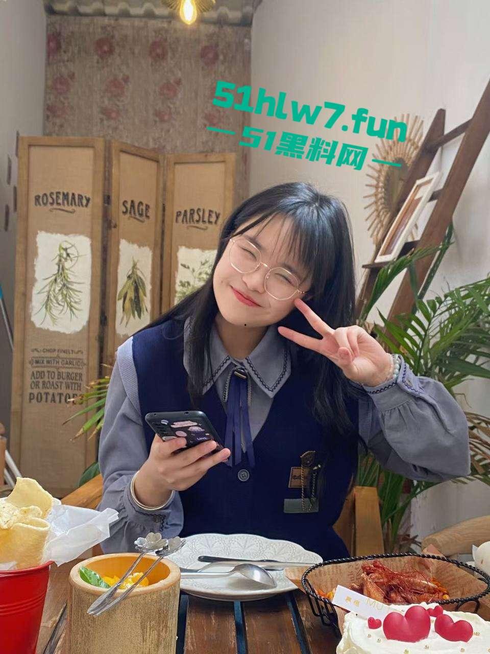 中国社会科学院研究生【杜若凝】裸聊约炮,男友怒爆骚货性瘾视频,饥渴身体含屌求操! 第3张 中国社会科学院研究生【杜若凝】裸聊约炮,男友怒爆骚货性瘾视频,饥渴身体含屌求操! 第3张