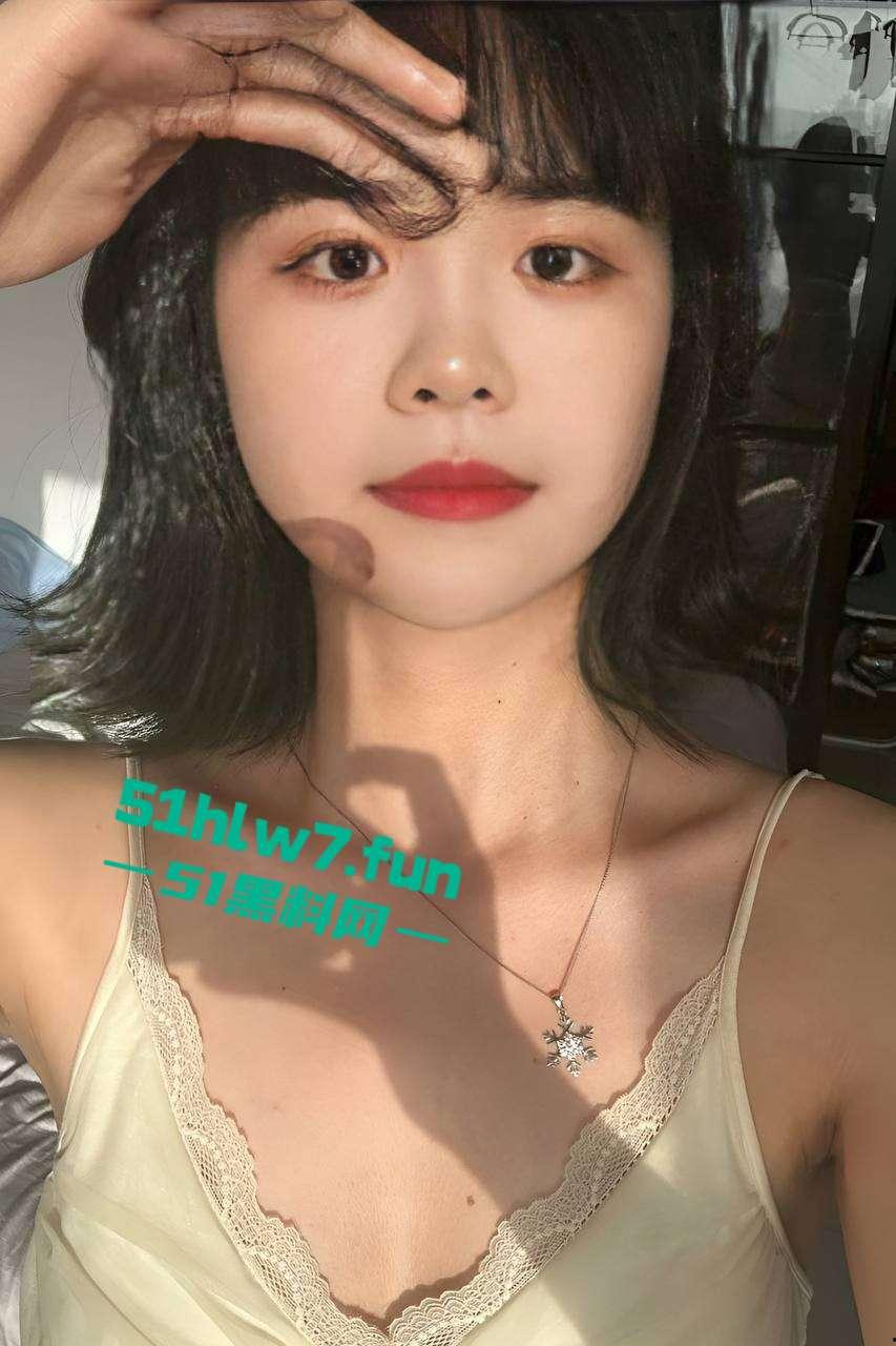 中国社会科学院研究生【杜若凝】裸聊约炮,男友怒爆骚货性瘾视频,饥渴身体含屌求操! 第4张 中国社会科学院研究生【杜若凝】裸聊约炮,男友怒爆骚货性瘾视频,饥渴身体含屌求操! 第4张