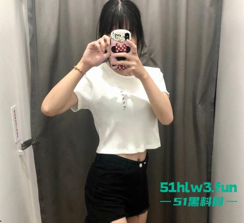 浙江00后反差婊【叶雨婷】被金主包养，灌醉后各种调教强制深喉呕吐再灌肠肛塞 ！  第3张