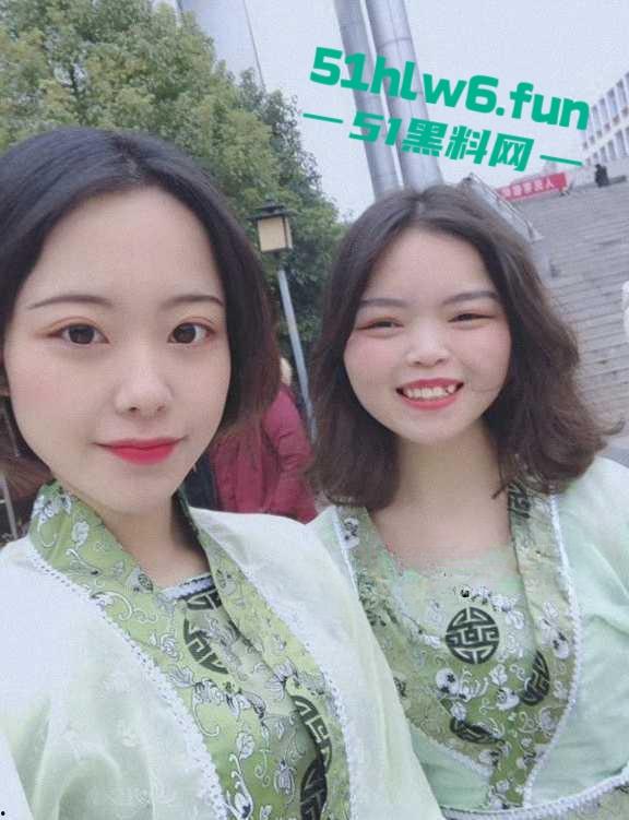 成都极品骚妻【范梓幄】在家是良家人妻，私下却下海卖逼竟是被老公逼着做鸡，只为还贷款养家。  第1张