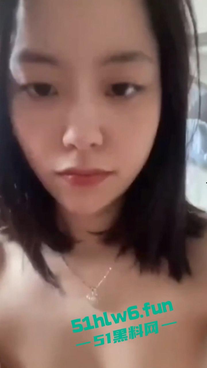 成都极品骚妻【范梓幄】在家是良家人妻，私下却下海卖逼竟是被老公逼着做鸡，只为还贷款养家。  第4张