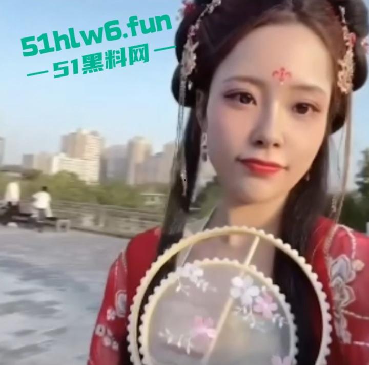 成都极品骚妻【范梓幄】在家是良家人妻，私下却下海卖逼竟是被老公逼着做鸡，只为还贷款养家。  第11张