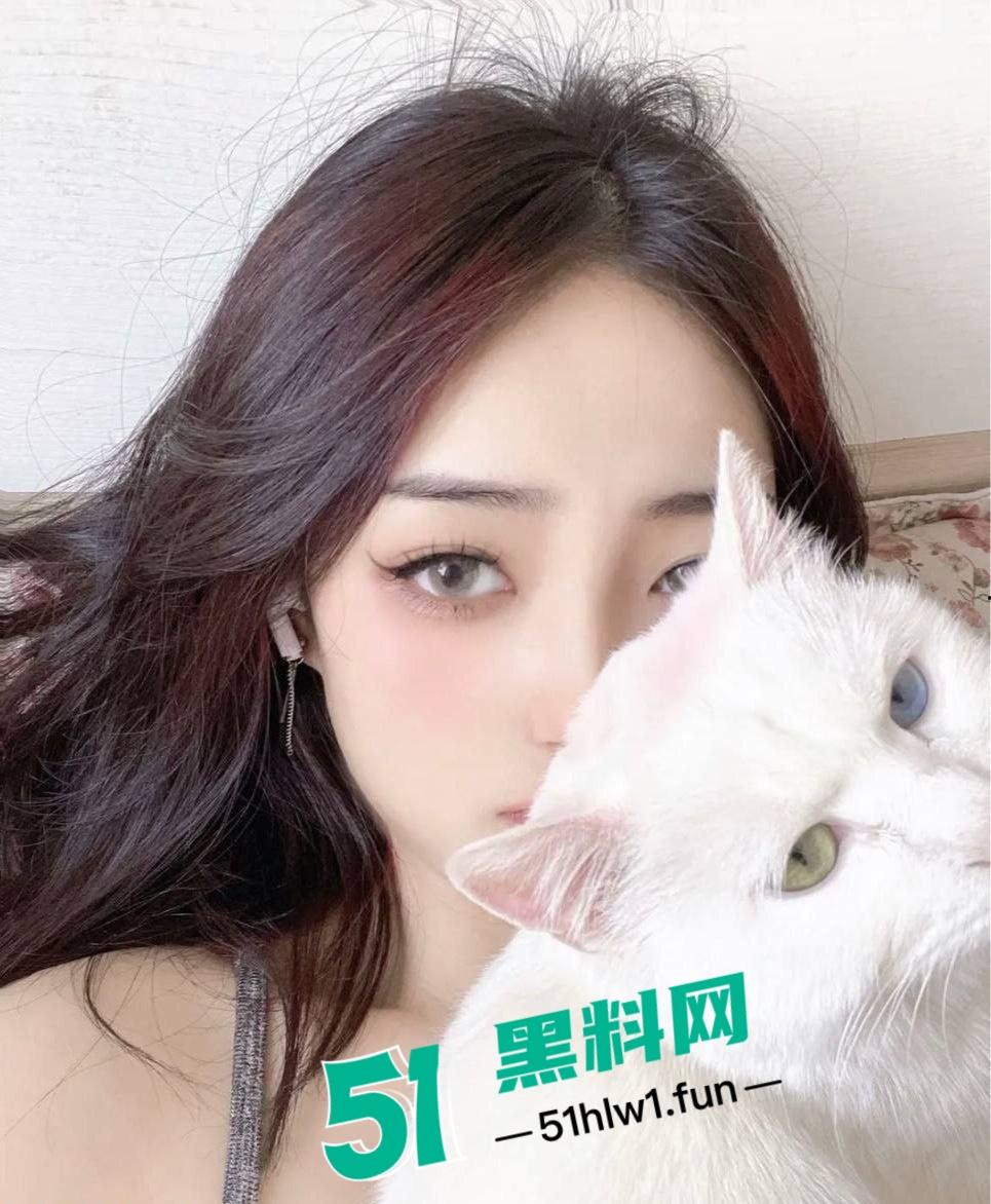 上海颜值天花板小情侣【宁美琴】流出私密视频，高冷女友床上反差惊人，叫床骚到人血压飙升！  第3张