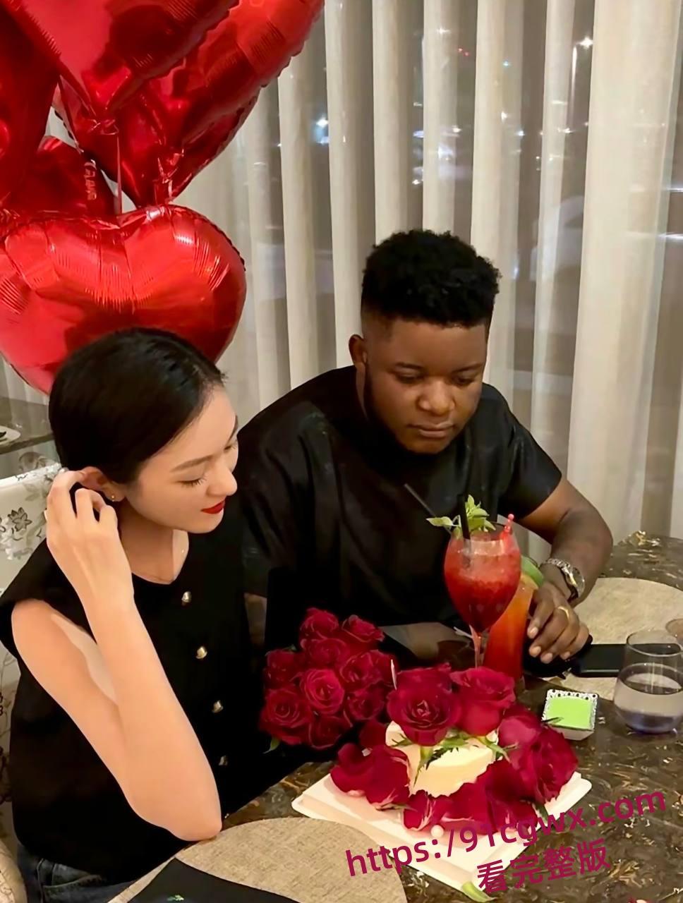 媚黑婊在抖音晒出与尼日利亚黑人哈尼的性福生活 24岁的愿望里有你 哪知评论区炸了! 第1张 媚黑婊在抖音晒出与尼日利亚黑人哈尼的性福生活 24岁的愿望里有你 哪知评论区炸了! 第1张