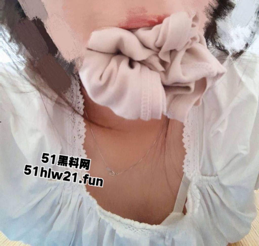 西安交大清纯学生妹【橙子】甜美女神被炮友调教成骚母狗,酒店抽插爆操无毛嫩穴! 第8张 西安交大清纯学生妹【橙子】甜美女神被炮友调教成骚母狗,酒店抽插爆操无毛嫩穴! 第8张