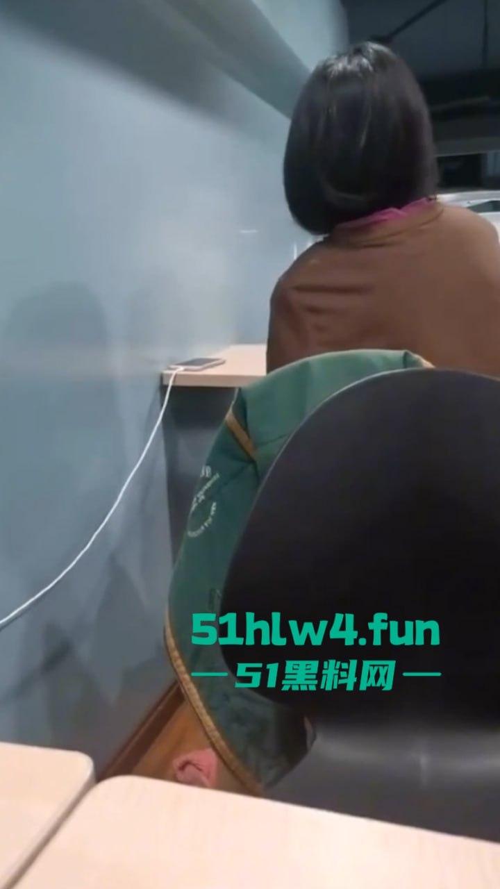 性瘾骚妹罗森便利店休息区自慰高潮,连环淫叫吓坏小处男,引发广大网友疯传。 第5张 性瘾骚妹罗森便利店休息区自慰高潮,连环淫叫吓坏小处男,引发广大网友疯传。 第5张