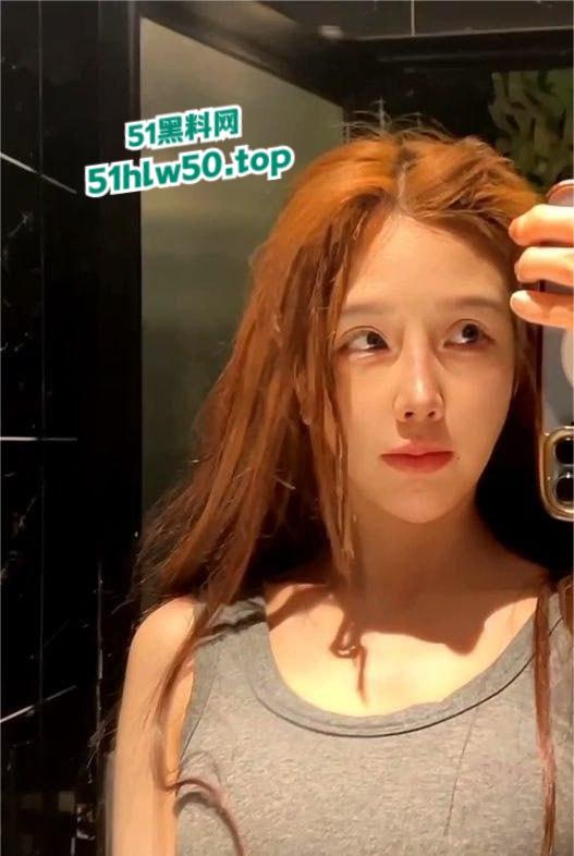 抖音小网红变身高级鸡，黑龙江高端外围一男戏三凤，黑丝开裆裤随便抽插另类刺激!  第5张