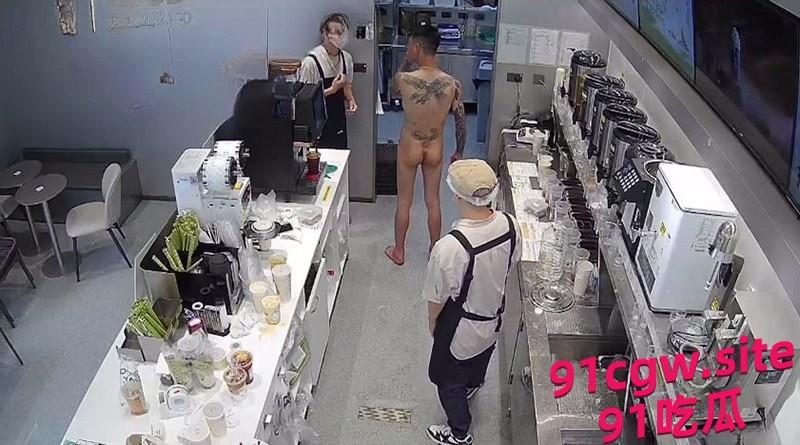 裸男持刀进入奶茶店 店员机智应对将其制服！  第4张