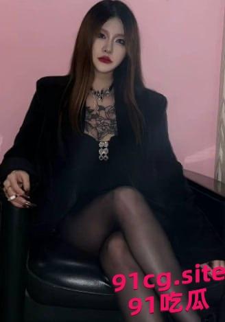 快手网红迷人大野驴 爆乳符文女神黑丝情趣内衣女上位骑乘！  第1张