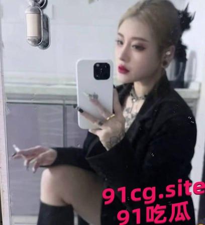 快手网红迷人大野驴 爆乳符文女神黑丝情趣内衣女上位骑乘！  第3张