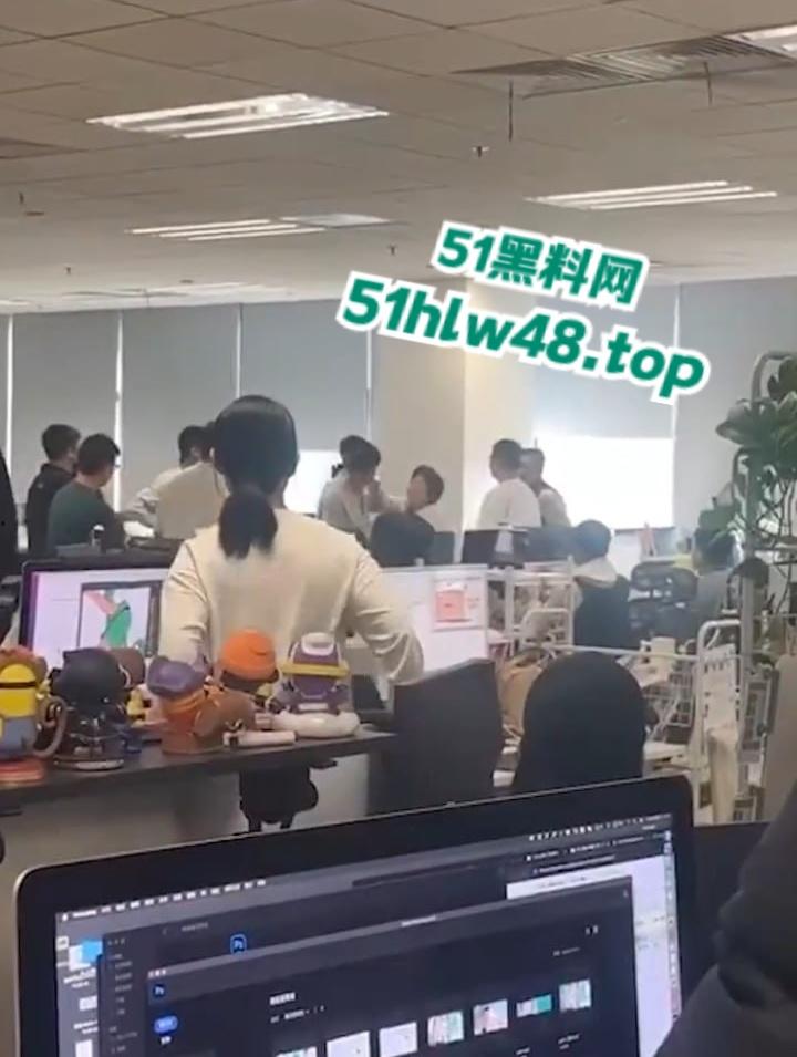 京东员工神操作借职务之便，睡供应商老婆被老公发现后，携全家到公司讨要说法。  第5张