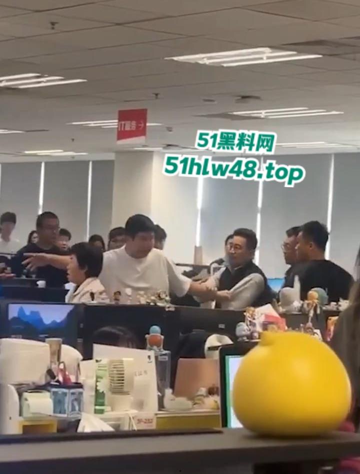 京东员工神操作借职务之便，睡供应商老婆被老公发现后，携全家到公司讨要说法。  第6张