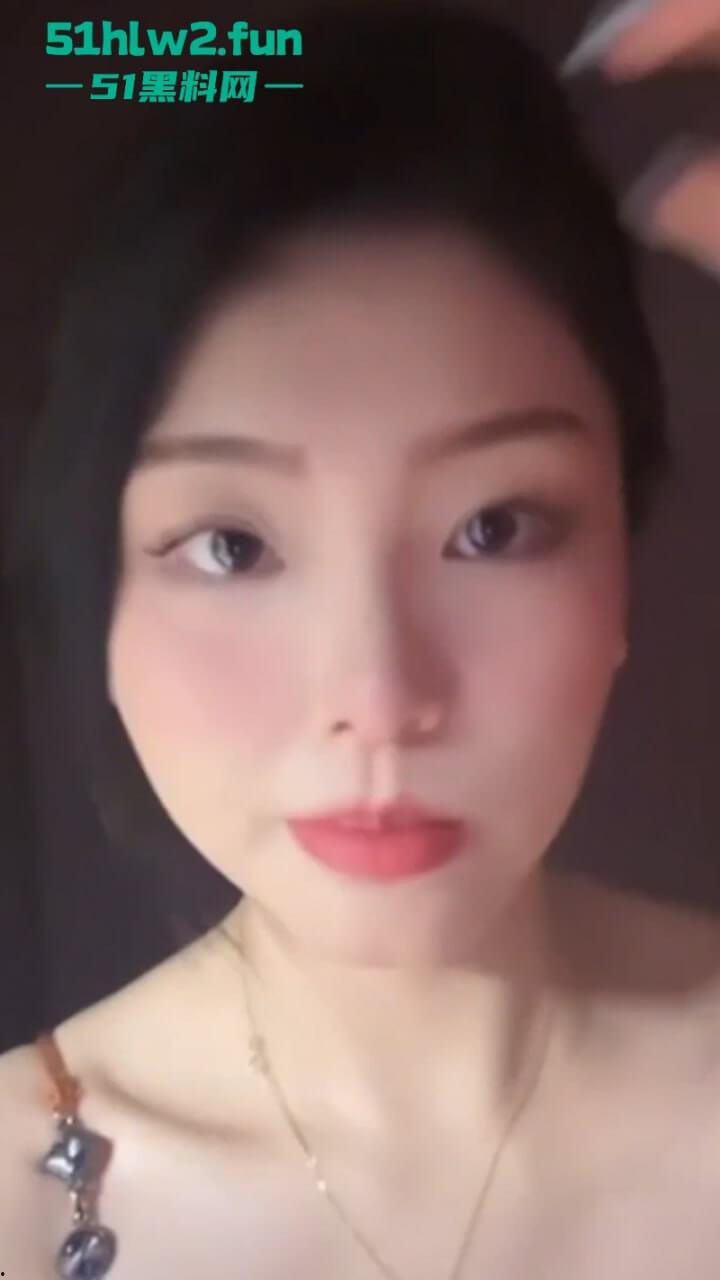 重庆高端外围鸡【溱浠雨】极品巨乳女神不雅私拍流出，各种道具淫骚自慰这奶子真的太爱了。  第3张