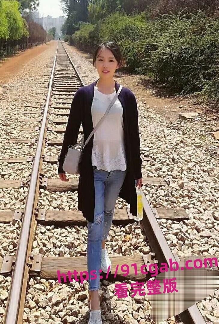 昆明车圈大瓜!美女销售邓冰冰“白丝JK”视频泄密,惊爆老板包养内幕! 第3张 昆明车圈大瓜!美女销售邓冰冰“白丝JK”视频泄密,惊爆老板包养内幕! 第3张