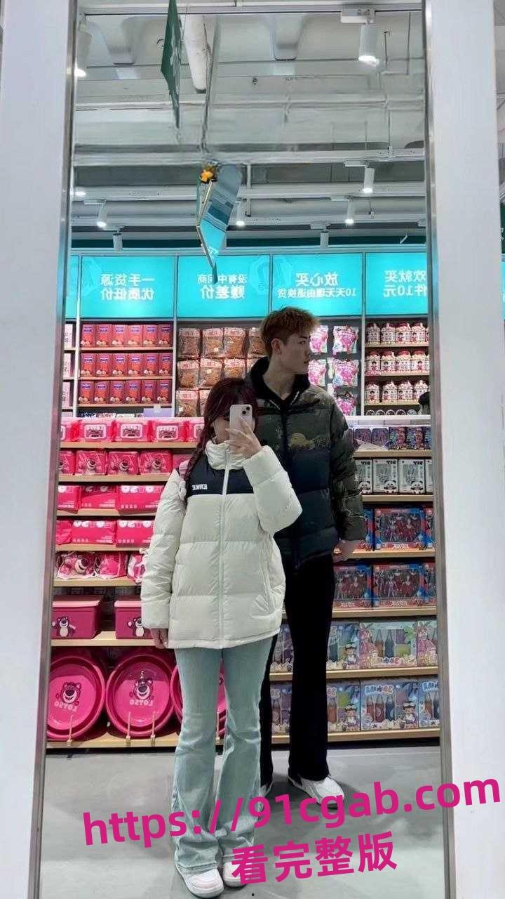 商丘学院朱雨佳大二背着男友卖给中年大叔 全露脸实锤！  第2张