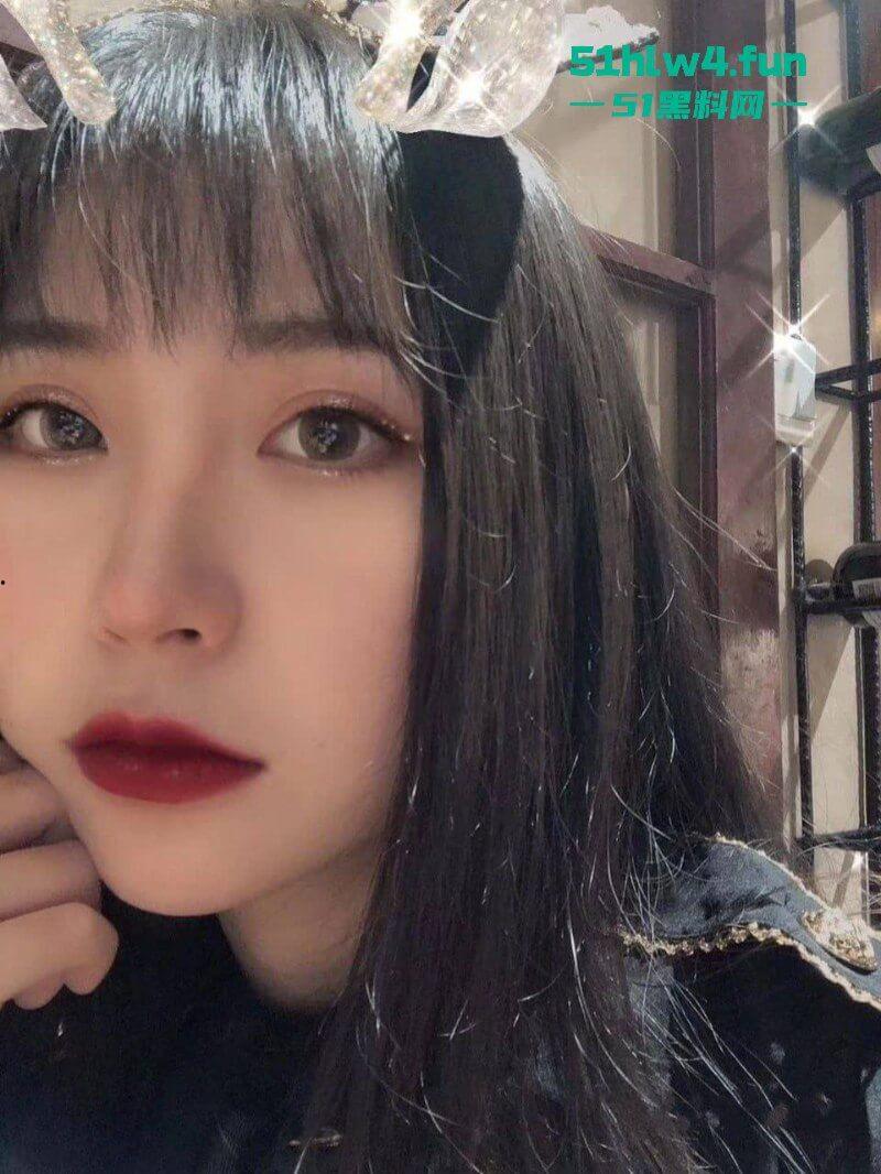 西安淫荡姐妹花与男友啪啪视频曝光，淫荡吃鸡开裆求射，骚穴外漏等人干的内心骚气外漏。  第1张