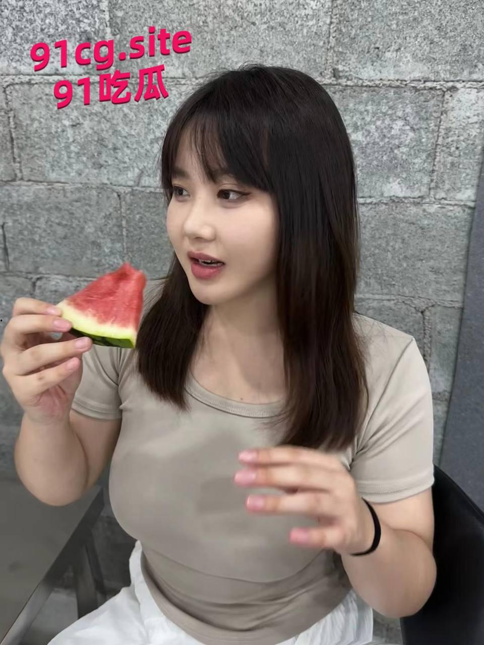 辽宁鞍山群友投稿骚逼前女友  在一起时总发朋友圈聊骚擦边还背着我出去玩3p被抓到聊天记录 第1张